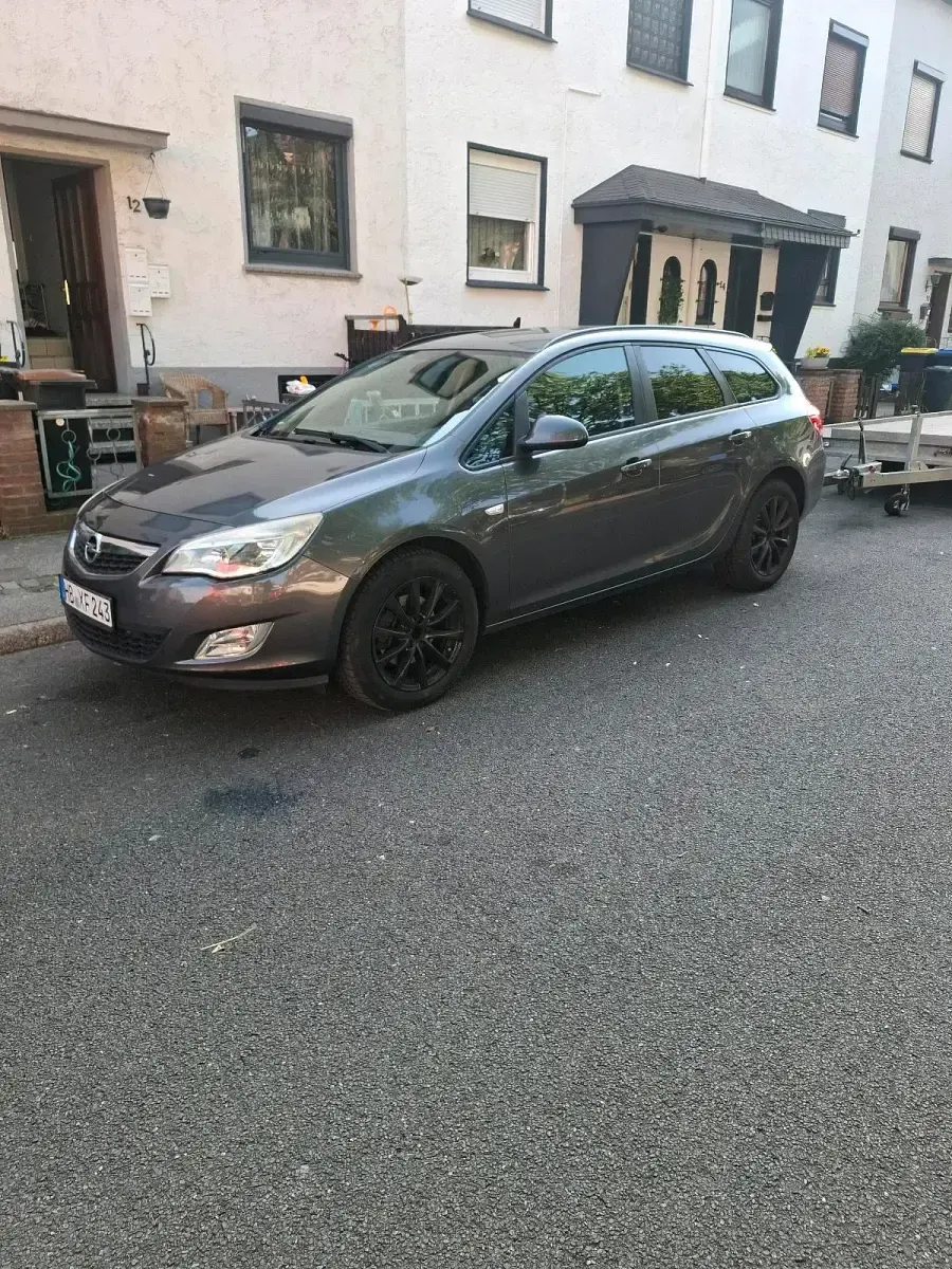 Gebraucht Opel Astra 165 PS (121 kW) 2012 Grau Kombi