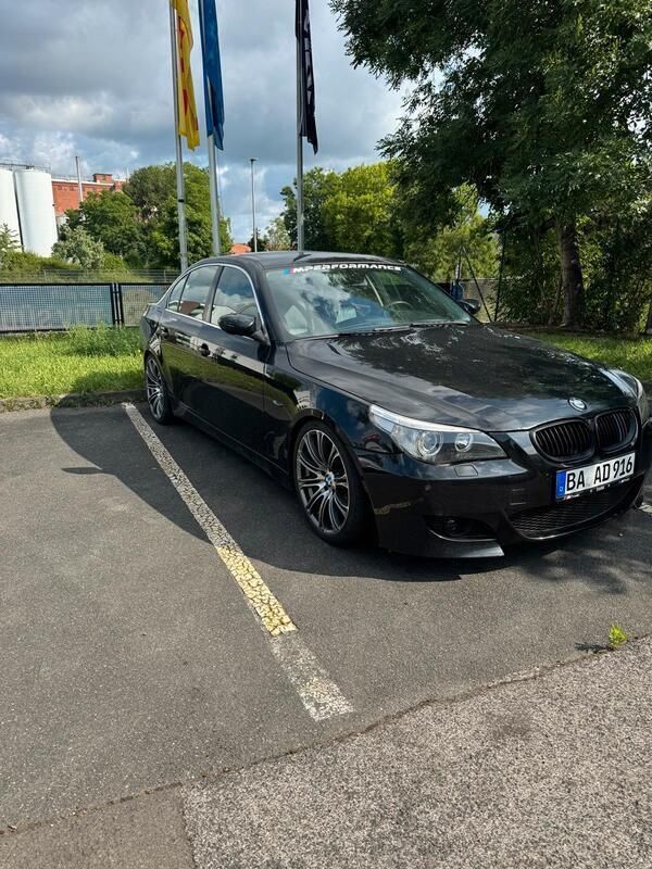 Schwarz Gebraucht 2003 BMW 520 Limousine | 3.300 € (Etwas zu teuer) - Bild 1/4