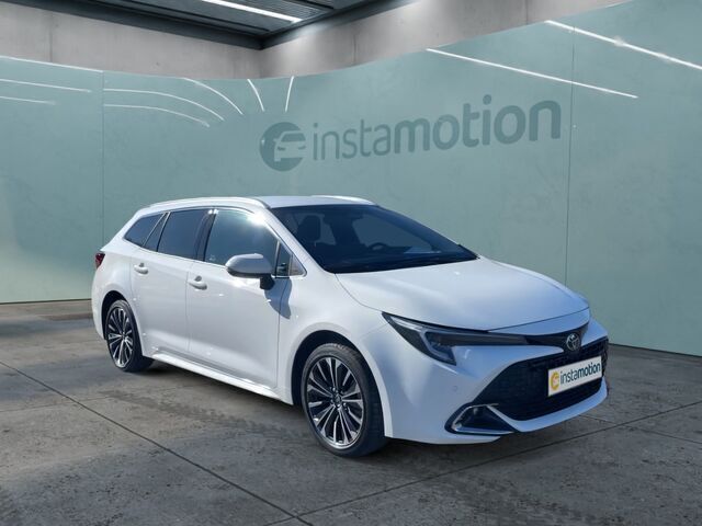 Weiß Gebraucht 2024 Toyota Corolla Team Kombi | 27.950 € (Fairer Preis) - Bild 1/2