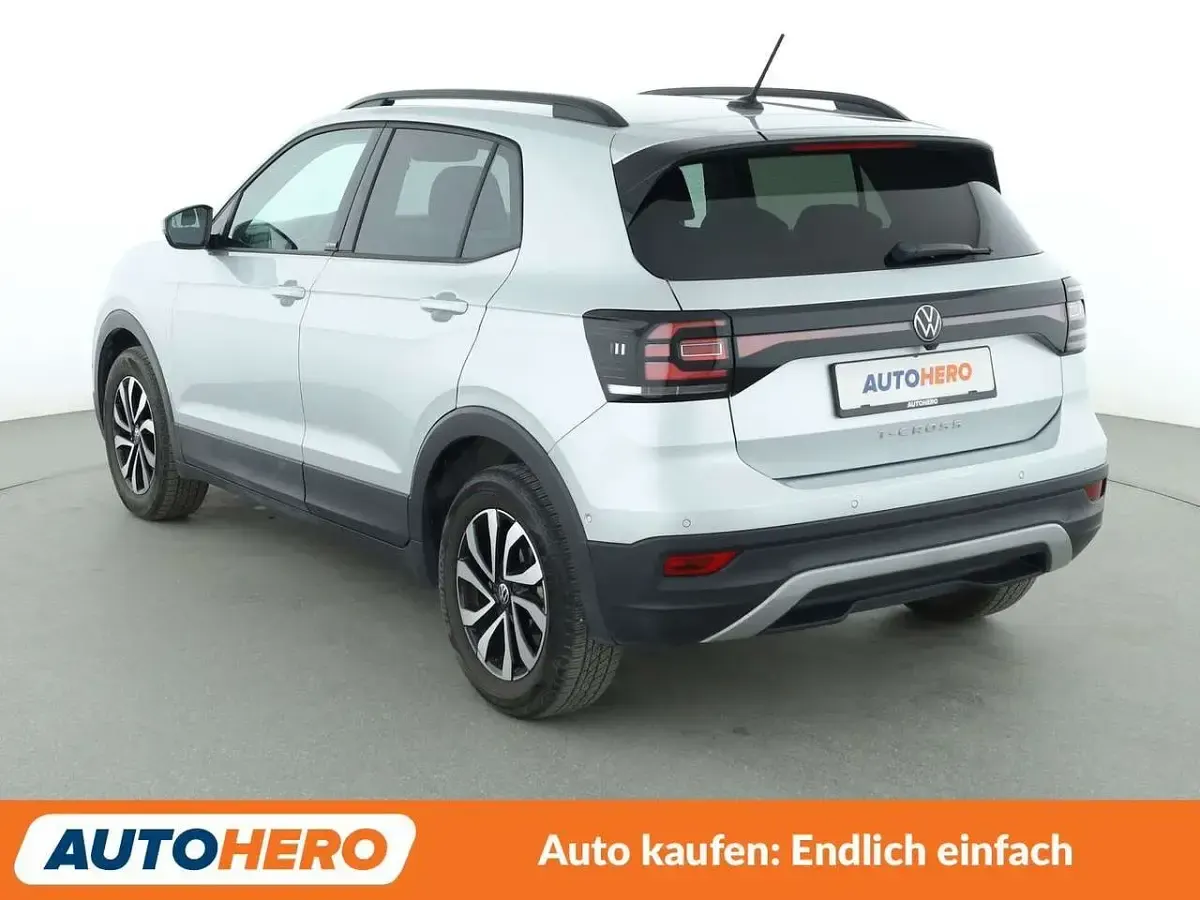 Używany VW T-Cross Active 110 KM (80 kW) 2023 Srebrny SUV