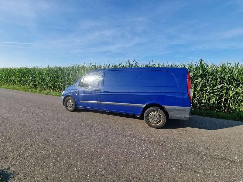 Blau Gebraucht 2011 Mercedes Vito Van / Kleinbus | 4.000 € (Superpreis) - Bild 1/4