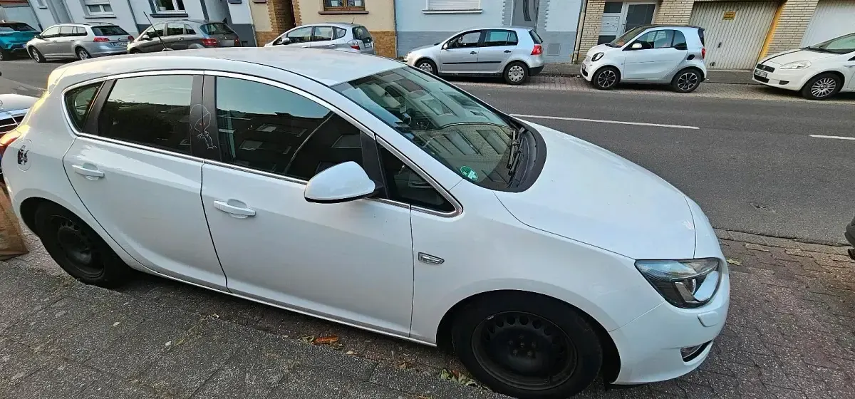 Gebraucht Opel Astra 140 PS (102 kW) 2010 Weiß Kleinwagen