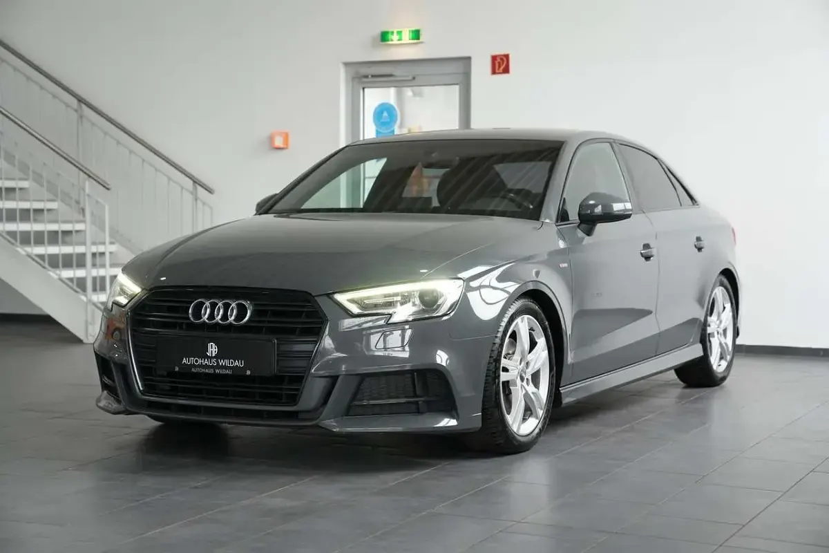Gebraucht Audi A3 Sport 150 PS (110 kW) 2017 Grau Limousine