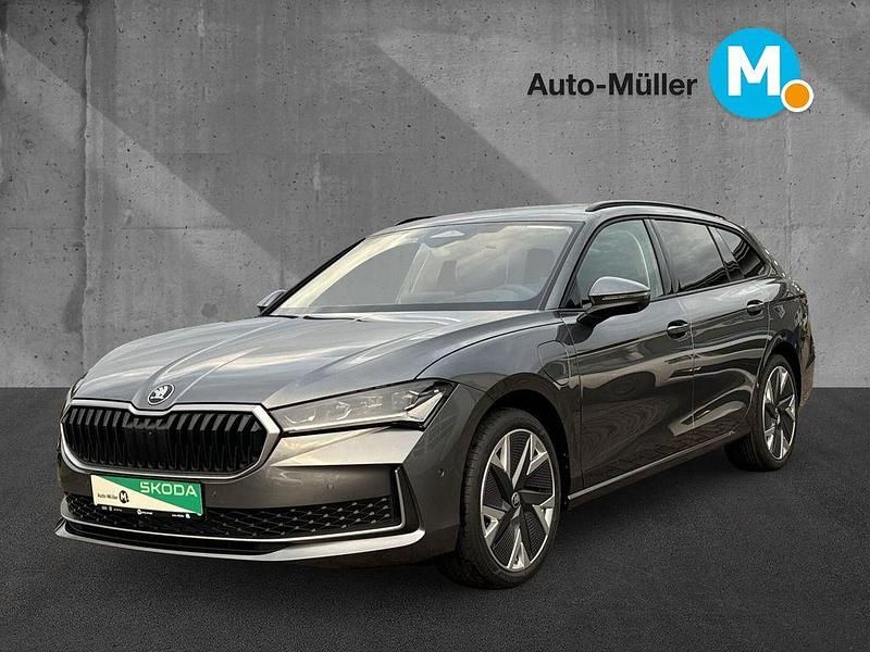 Grau Gebraucht 2024 Skoda Superb Selection Kombi | 49.780 € - Bild 1/4