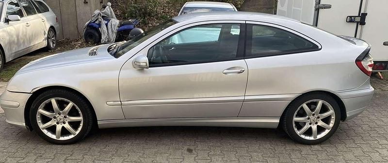 Gebraucht Mercedes C180 143 PS (105 kW) 2005 Iridiumsilber  metalliclack Coupé