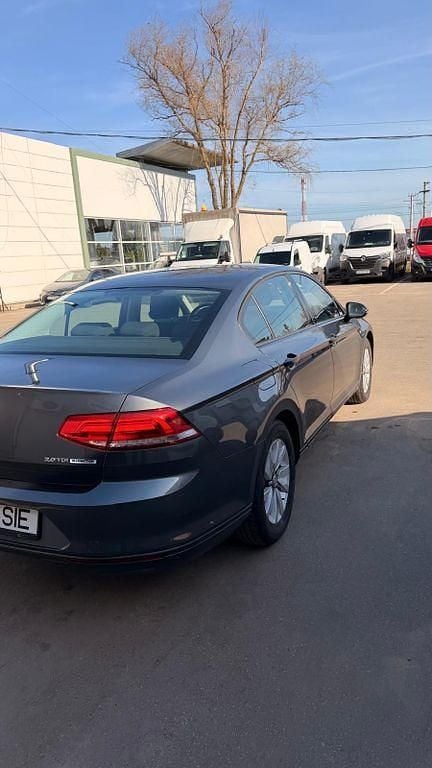 Gebraucht VW Passat Trendline 150 PS (110 kW) 2018 Grau Limousine