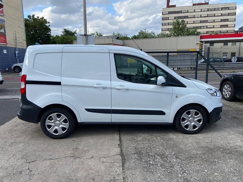Gebraucht Ford Transit Trend 95 PS (69 kW) 2018 Weiß Van / Kleinbus