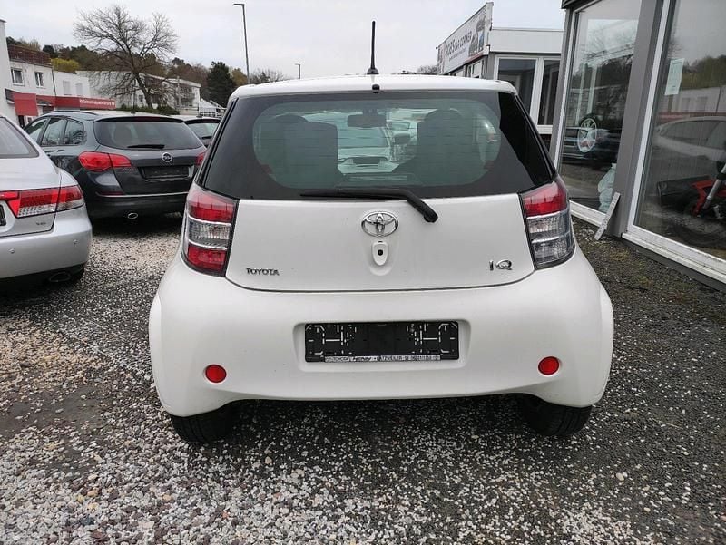 Gebraucht Toyota iQ 68 PS (50 kW) 2009 Weiß Kleinwagen