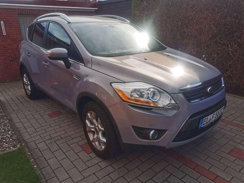Grün Gebraucht 2012 Ford Kuga Champions Edition SUV | 8.500 € (Etwas zu teuer) - Bild 1/4
