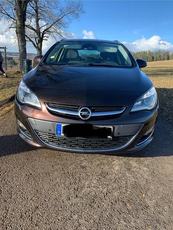 Gebraucht Opel Astra 165 PS (121 kW) 2014 Braun Kombi