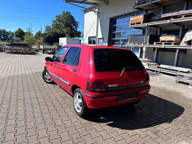Second-hand Renault Clio 54 CP (39 kW) 1996 Roșu Hatchback