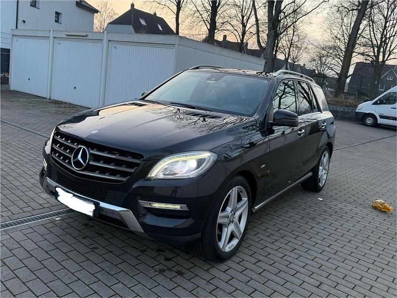 Schwarz Gebraucht 2012 Mercedes ML350 AMG SUV | 13.900 € (Superpreis) - Bild 1/4