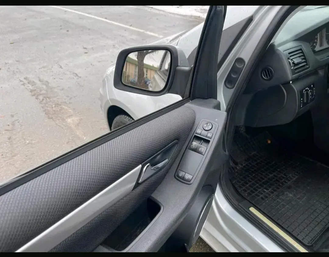 Gebraucht Mercedes B180 109 PS (80 kW) 2008 Silber Van / Kleinbus