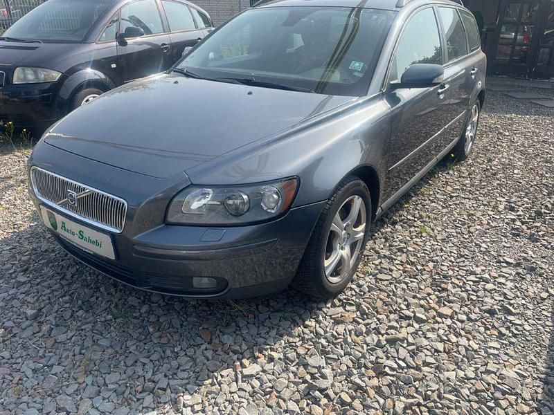 Grau Gebraucht 2006 Volvo V50 Kombi | 1.900 € (Fairer Preis) - Bild 1/4