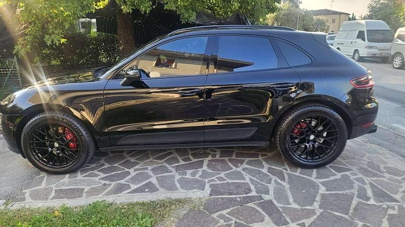 Schwarz Gebraucht 2017 Porsche Macan SUV | 33.000 € (Fairer Preis) - Bild 1/4