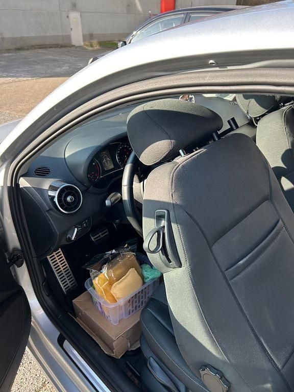 Second-hand Audi A1 Ambition 122 CP (89 kW) 2011 Argintiu Hatchback