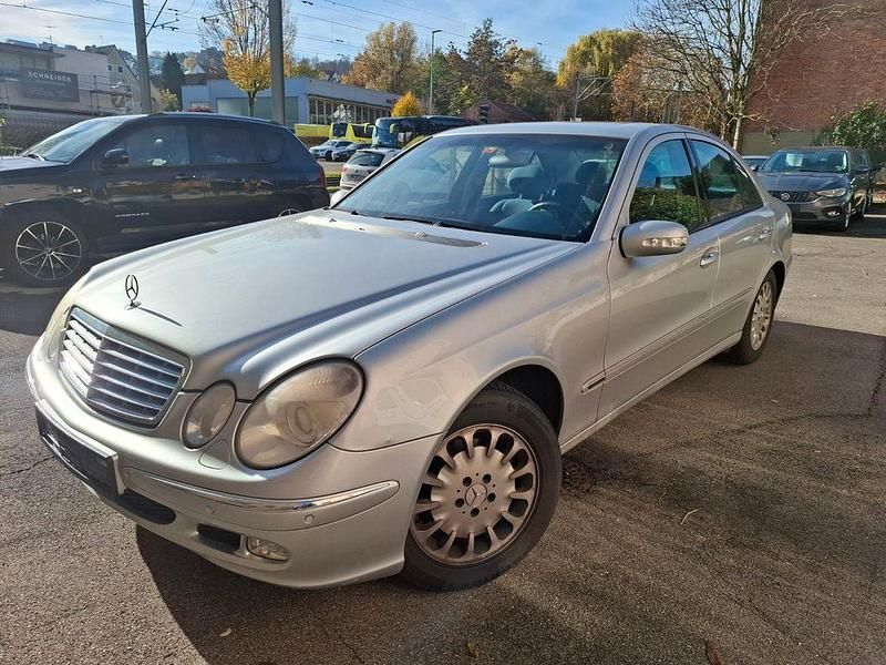 Silber Gebraucht 2003 Mercedes E240 Elegance Limousine | 2.900 € (Superpreis) - Bild 1/4