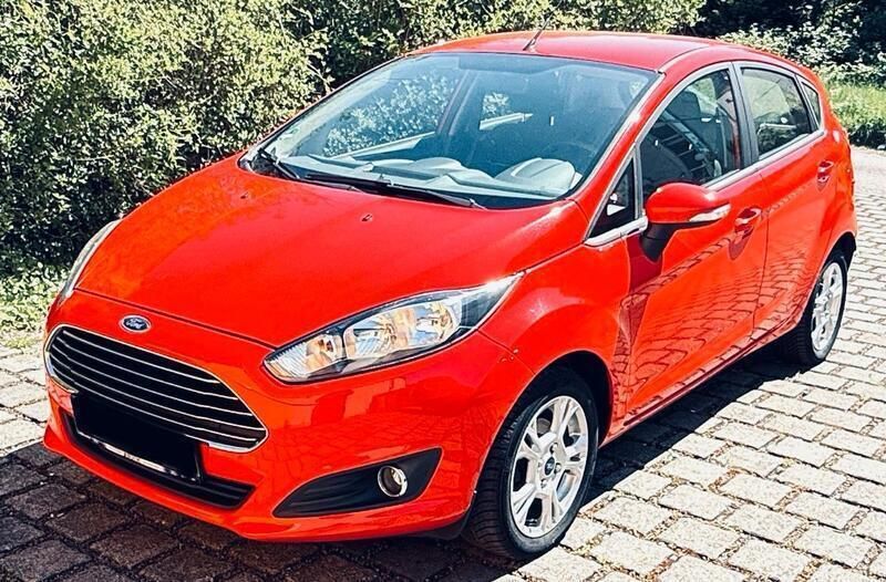 Rot Gebraucht 2015 Ford Fiesta Trend Kleinwagen | 4.990 € (Superpreis) - Bild 1/4