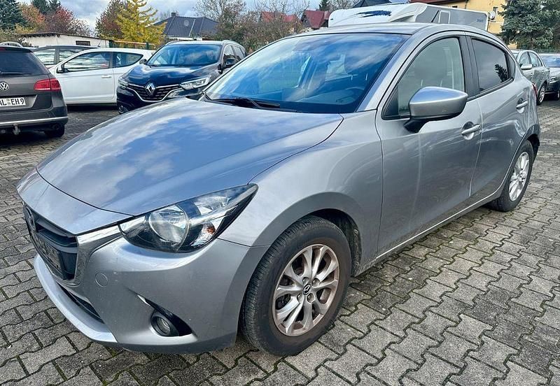 Grau Gebraucht 2016 Mazda 2 Limousine | 6.000 € (Guter Preis) - Bild 1/4