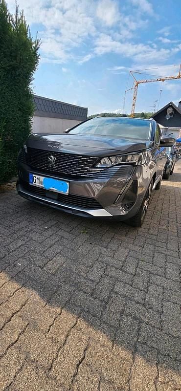 Grau Gebraucht 2021 Peugeot 3008 SUV | 22.500 € (Guter Preis) - Bild 1/4