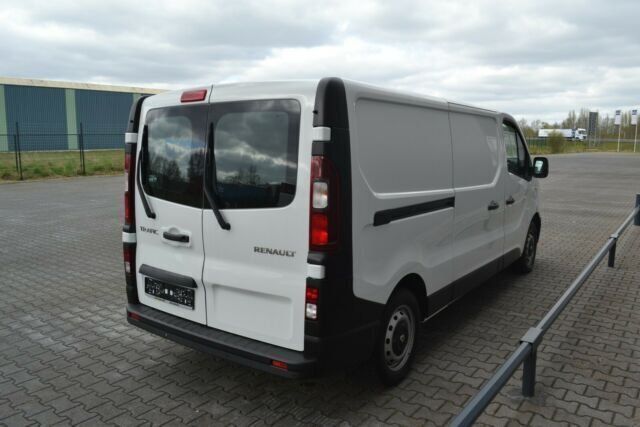 Gebraucht Renault Trafic Komfort 120 PS (88 kW) 2015 Weiß Van / Kleinbus