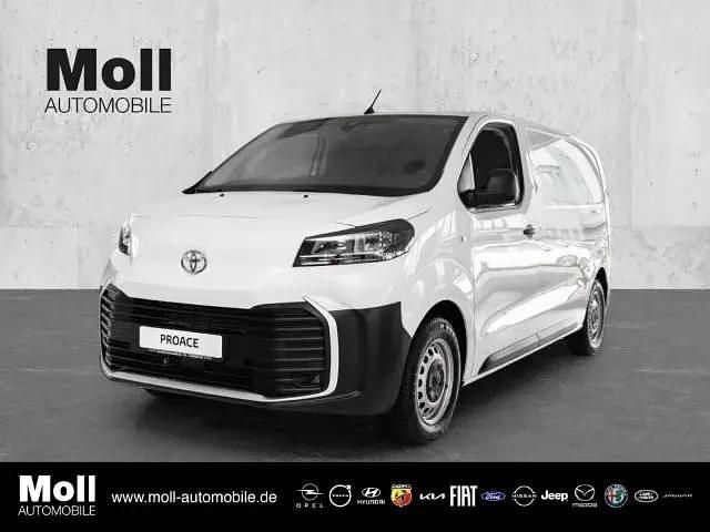 Weiss Gebraucht 2024 Toyota Proace Van | 28.680 € (Fairer Preis) - Bild 1/4