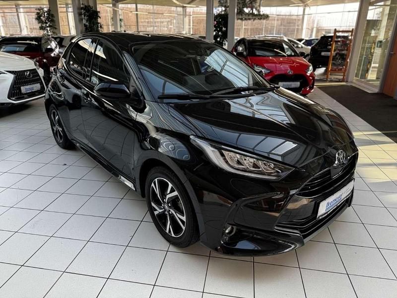 Gebraucht Toyota Yaris Team 125 PS (91 kW) 2024 Mysticschwarz mica Kleinwagen