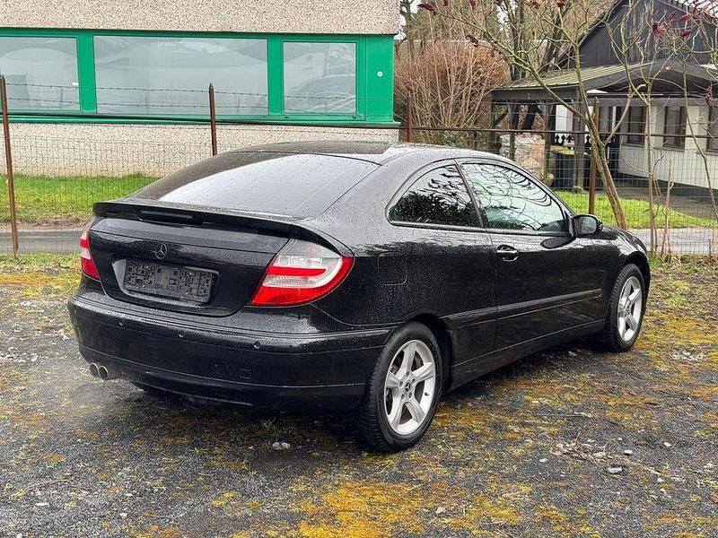 Gebraucht Mercedes C160 122 PS (89 kW) 2005 Obsidianschwarz  metalliclack Coupé