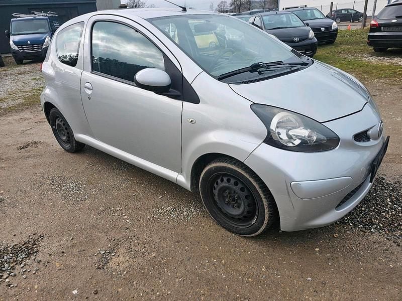 Gebraucht Toyota Aygo 68 PS (50 kW) 2007 Grau Kleinwagen
