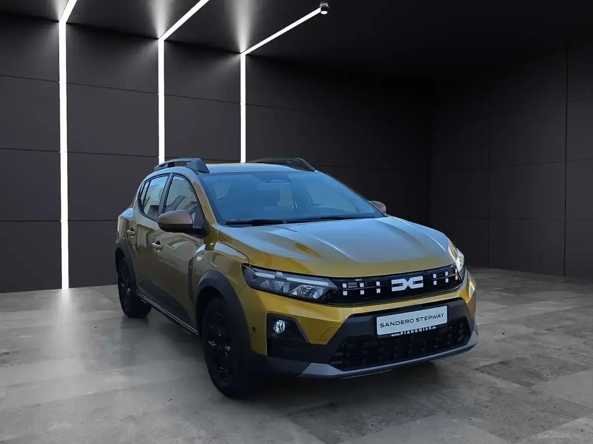 Neu Dacia Sandero Extreme 110 PS (80 kW) 2026 Amber yellow Limousine