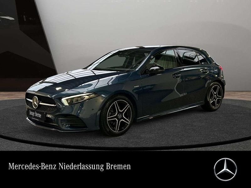 Blau Gebraucht 2020 Mercedes A180 AMG Limousine | 23.890 € (Fairer Preis) - Bild 1/3