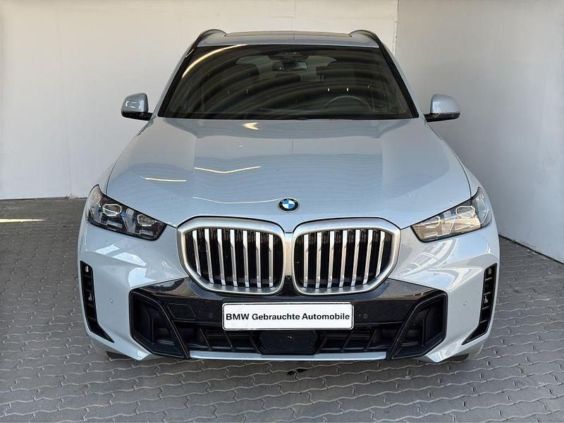 Grau Gebraucht 2025 BMW X5 M Sport SUV | 80.840 € (Superpreis) - Bild 1/4