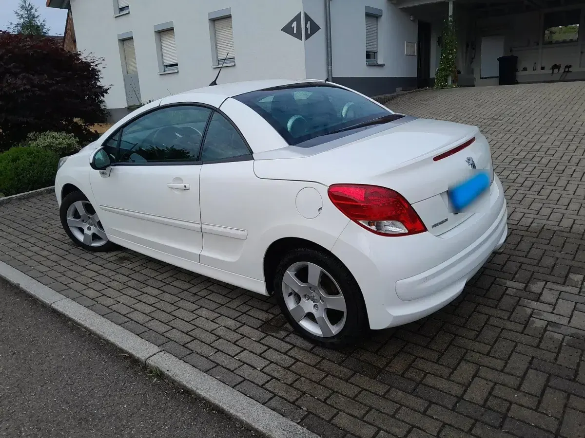 Gebraucht Peugeot 207 CC 156 PS (114 kW) 2011 Weiß Cabrio