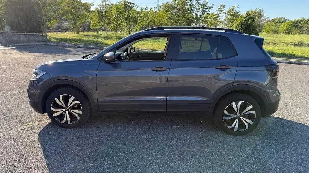 Używany VW T-Cross Move 95 KM (69 kW) 2023 Szary SUV