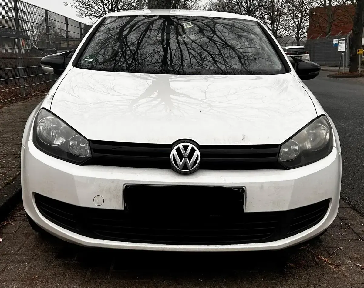 Gebraucht VW Golf VI 140 PS (102 kW) 2011 Weiß Kleinwagen