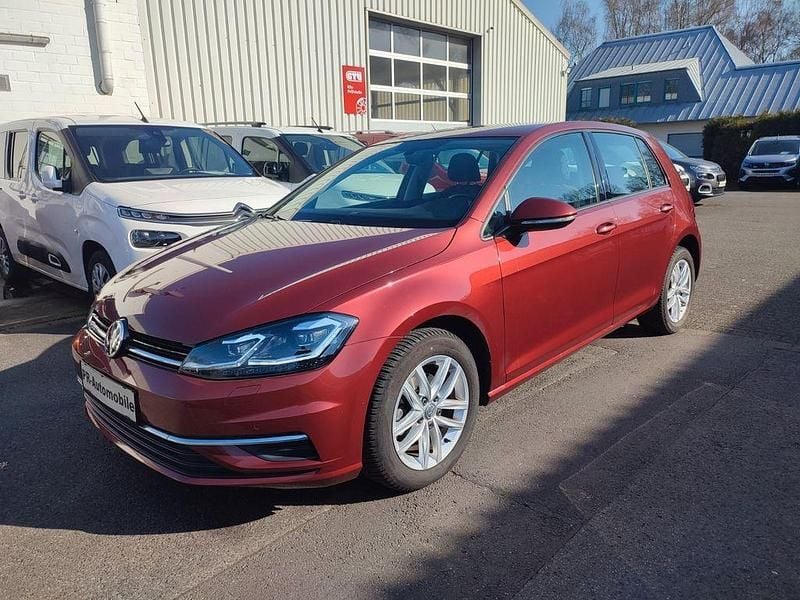 Gebraucht VW Golf VII 86 PS (63 kW) 2019 Rot Limousine