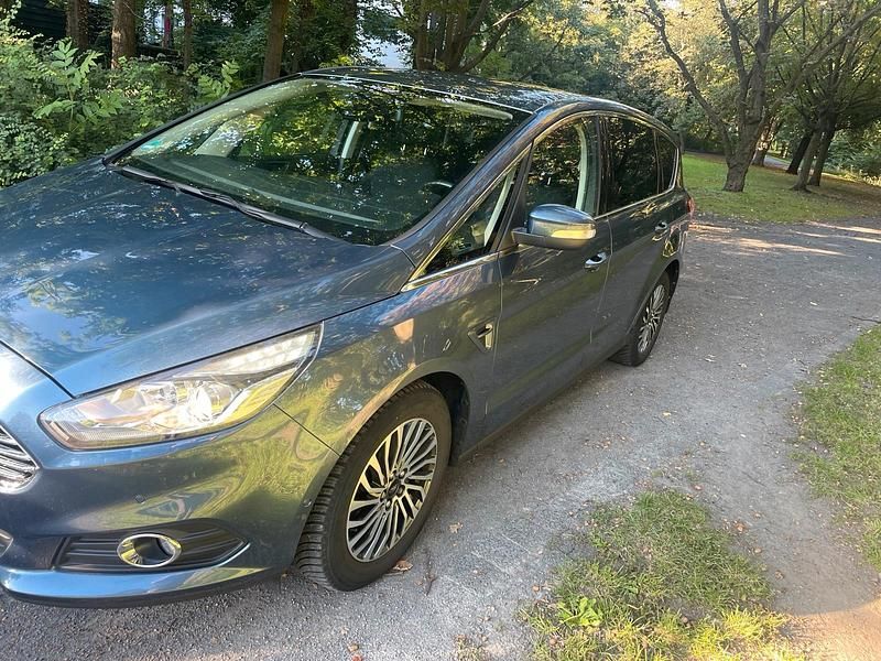 Blau Gebraucht 2019 Ford S-MAX Van / Kleinbus | 15.999 € (Superpreis) - Bild 1/4