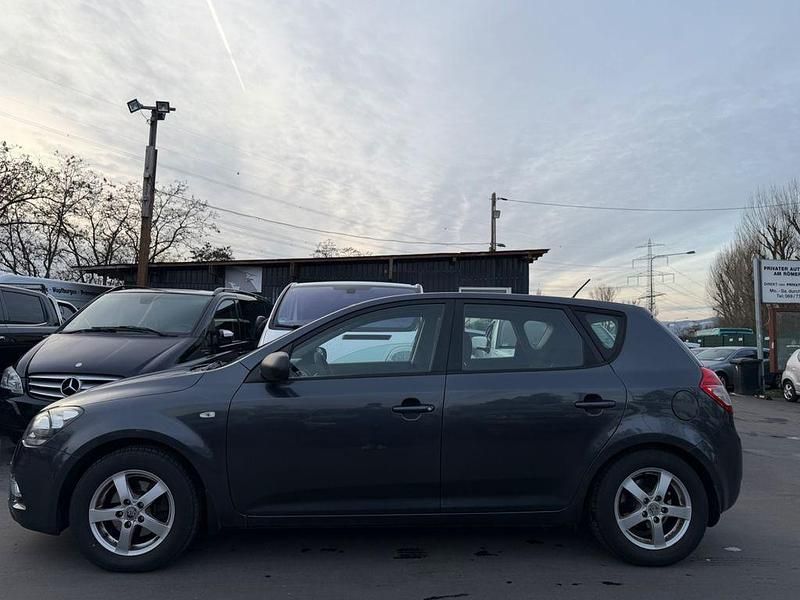 Gebraucht Kia Ceed Attract 109 PS (80 kW) 2011 Grau Kleinwagen