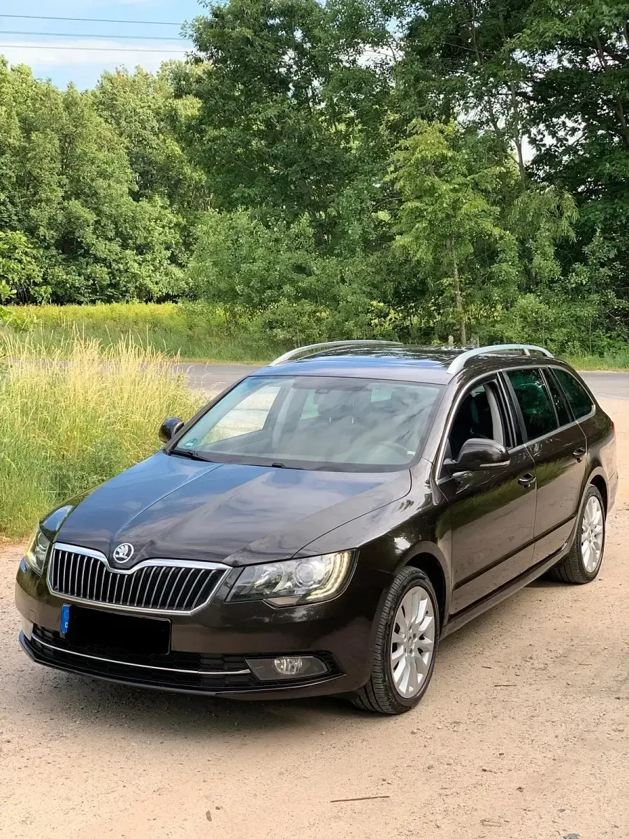 Gebraucht Skoda Superb 170 PS (125 kW) 2014 Braun Kombi