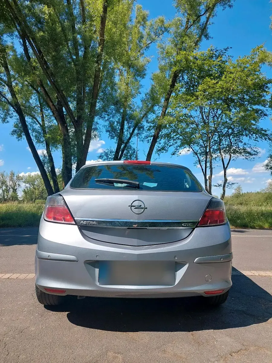 Gebraucht Opel Astra GTC Cosmo 140 PS (102 kW) 2006 Silber Coupé