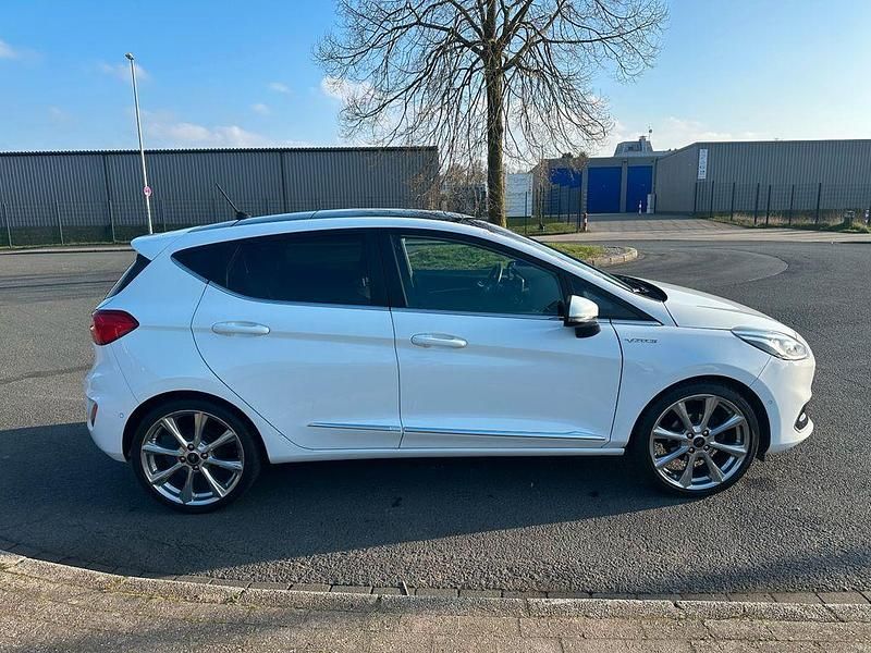 Gebraucht Ford Fiesta Vignale 101 PS (74 kW) 2018 Weiß Kleinwagen