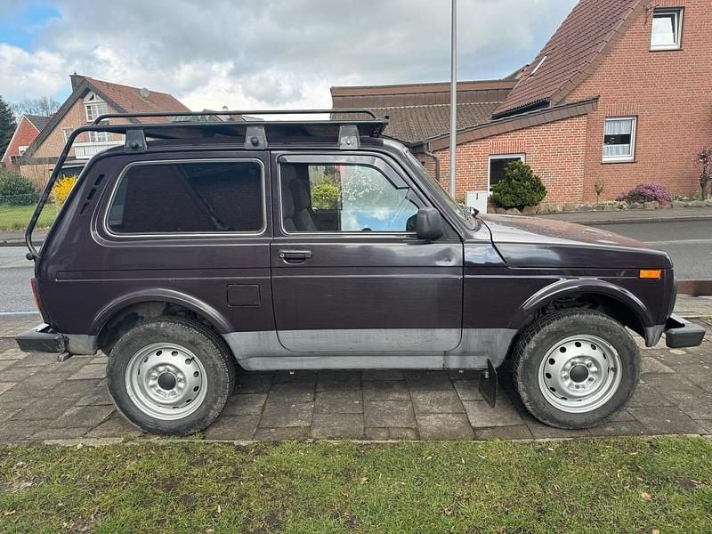 Gebraucht Lada niva 83 PS (61 kW) 2016 Braun SUV