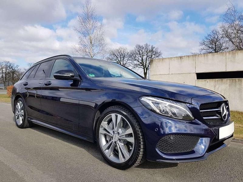 Blau Gebraucht 2017 Mercedes C250 Kombi | 23.900 € (Teuer) - Bild 1/4