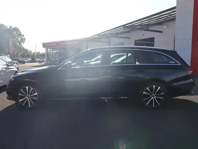 Gebraucht Mercedes E300 Avantgarde 320 PS (235 kW) 2021 Schwarz Kombi