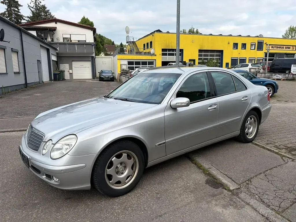 Gebraucht Mercedes E240 Classic 177 PS (130 kW) 2003 Silber Limousine