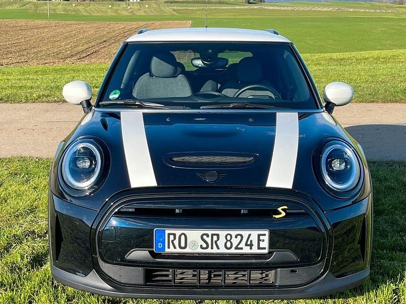 Gebraucht Mini Cooper SE Classic 135 kW (184 PS) 2023 Blau Kleinwagen