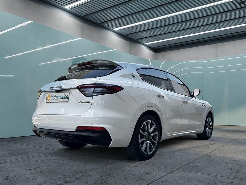 Gebraucht Maserati Levante 349 PS (256 kW) 2022 Weiß SUV