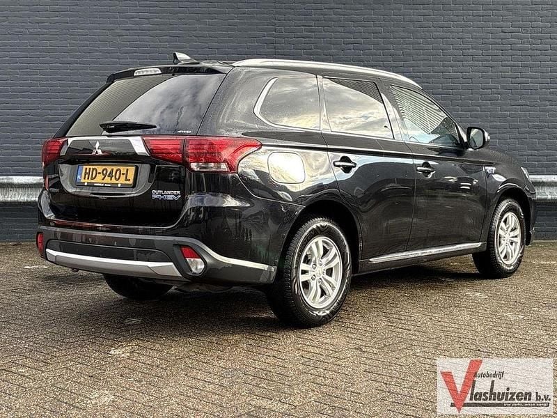 Gebraucht Mitsubishi Outlander P-HEV Edition 121 PS (88 kW) 2015 Schwarz SUV