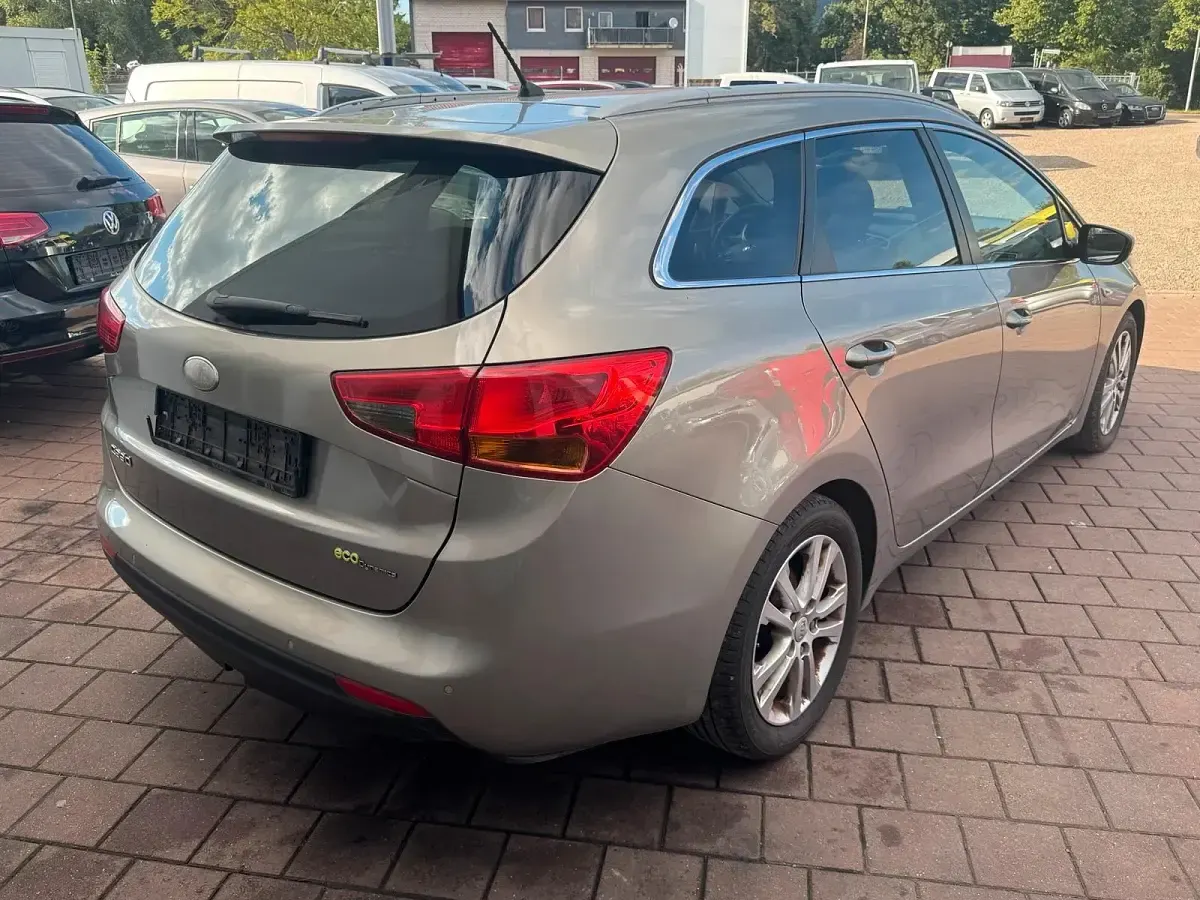 Gebraucht Kia Ceed 128 PS (94 kW) 2013 Grau Kleinwagen