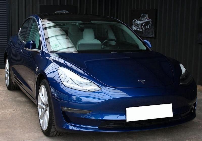 Second-hand Tesla Model 3 152 kW (208 CP) 2019 Albastru Berlinǎ